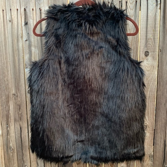 Black Faux Fur Shag Vest size Medium 8-10 - Picture 2 of 2